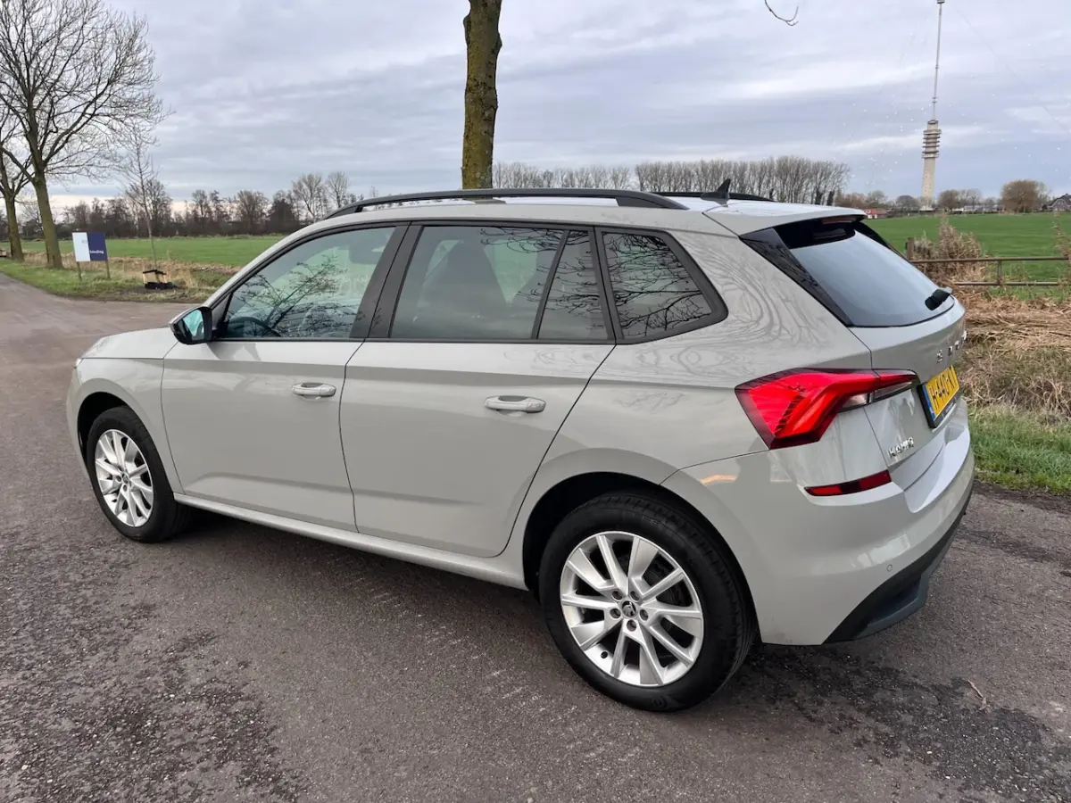 1.0 TSI Sport Business , DSG , Camera