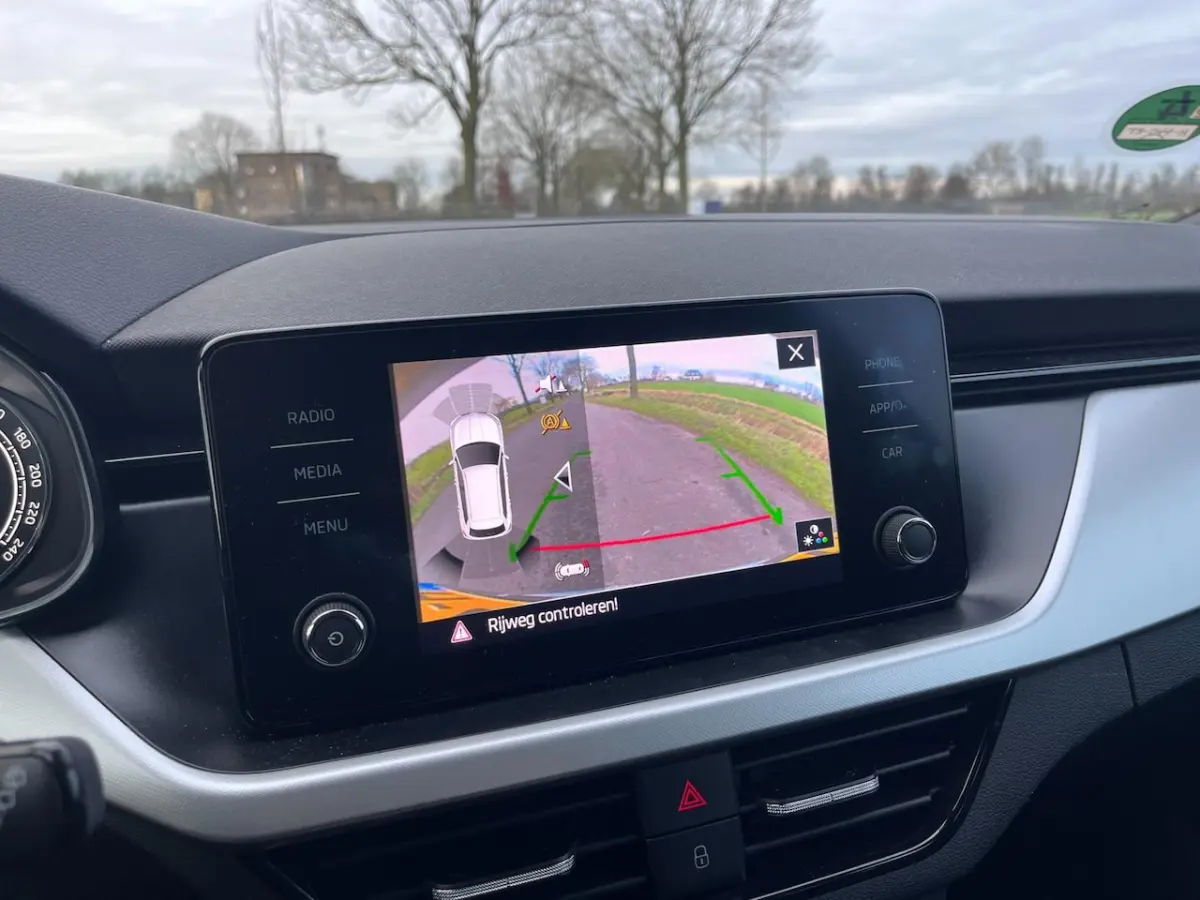 1.0 TSI Sport Business , DSG , Camera