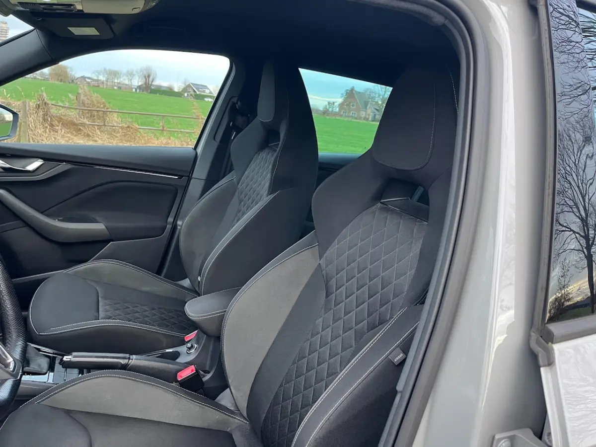 1.0 TSI Sport Business , DSG , Camera