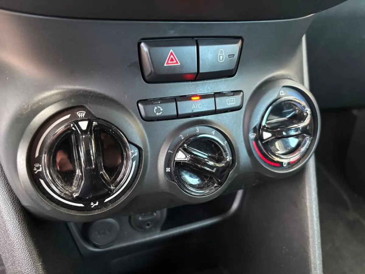 1.2 Blue Lion Airco Cruise Navi Nw Distributie