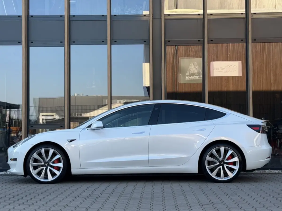 PERFORMANCE 462 PK AWD 75 KWH | ORIG. NL | 20 INCH | Autopilot