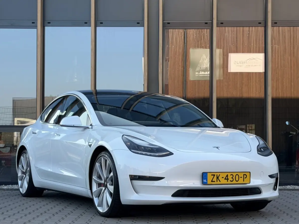 PERFORMANCE 462 PK AWD 75 KWH | ORIG. NL | 20 INCH | Autopilot