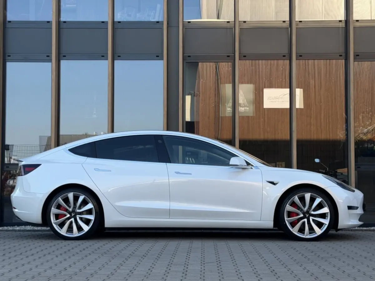 PERFORMANCE 462 PK AWD 75 KWH | ORIG. NL | 20 INCH | Autopilot