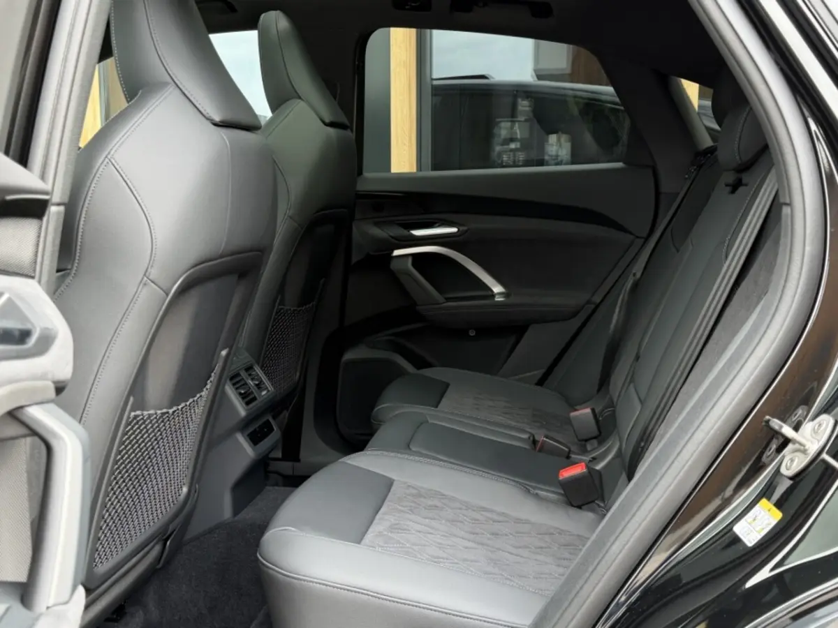 2.0 TFSI e-hybrid quattro S edition Competition, 370PK | Pano |