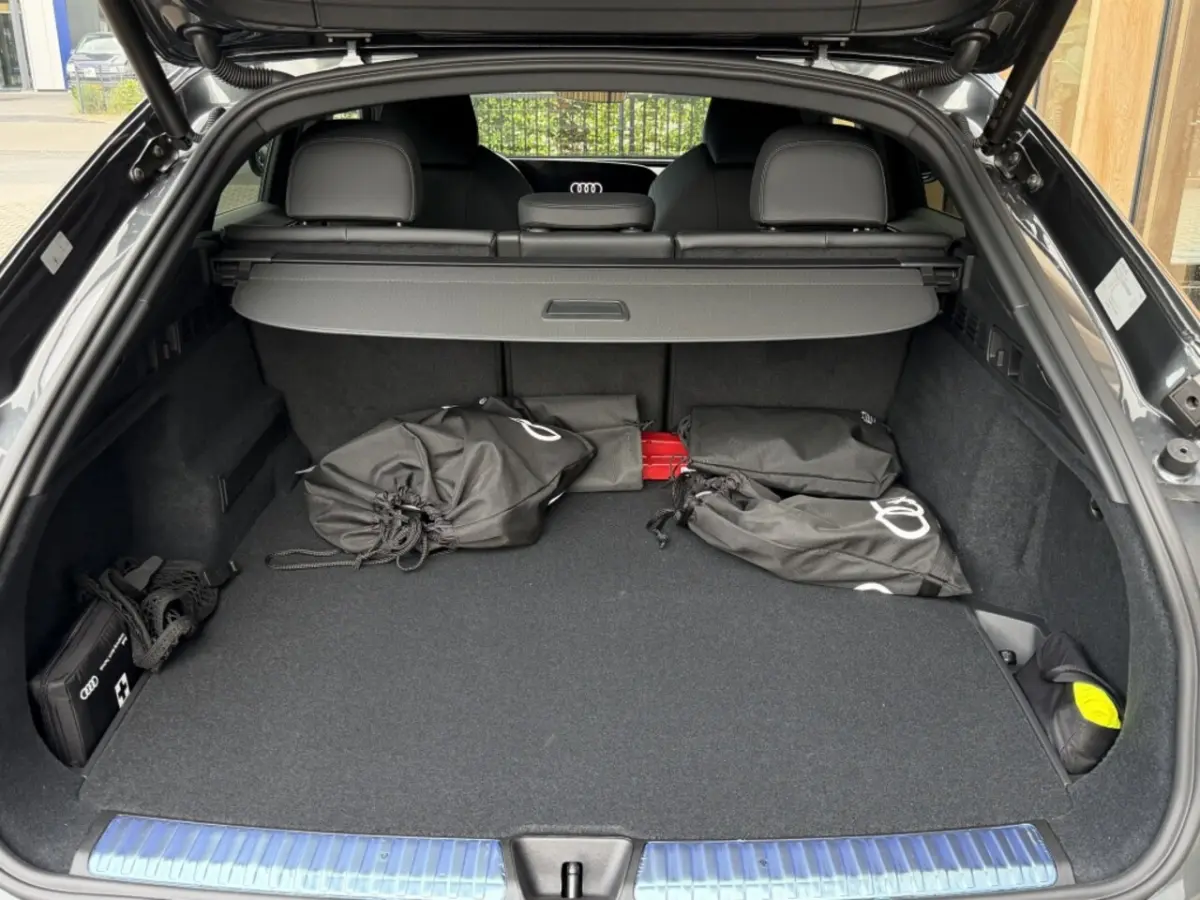 2.0 TFSI e-hybrid quattro S edition Competition, 370PK | Pano |
