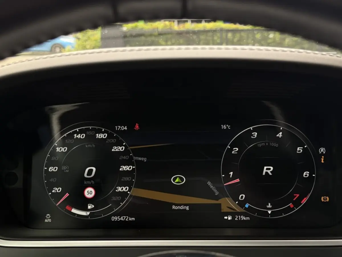 P300 RWD R-Dynamic