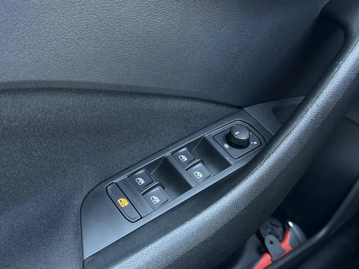 1.0 TSI Sport Business NL-AUTO | NAVI | ECC