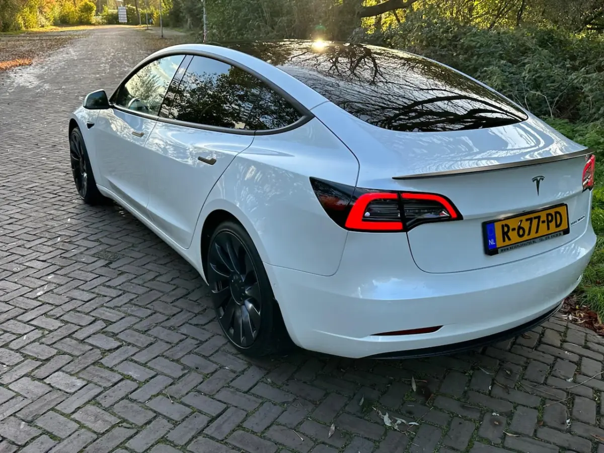 Performance 513 pk Carplay , autopilot 1 Eig. 32000 km b.j. 3-2021 20"lm sfeerverl. velgen