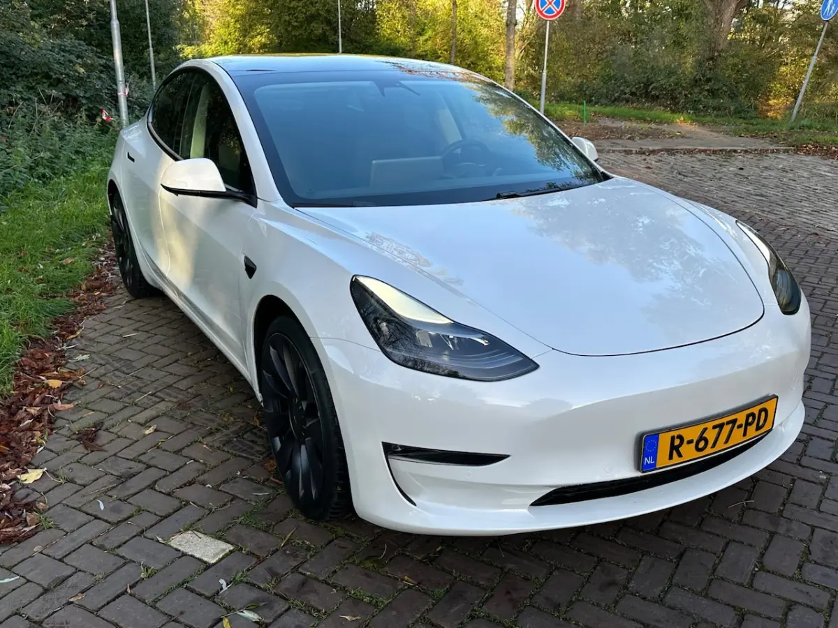 Performance 513 pk Carplay , autopilot 1 Eig. 32000 km b.j. 3-2021 20"lm sfeerverl. velgen