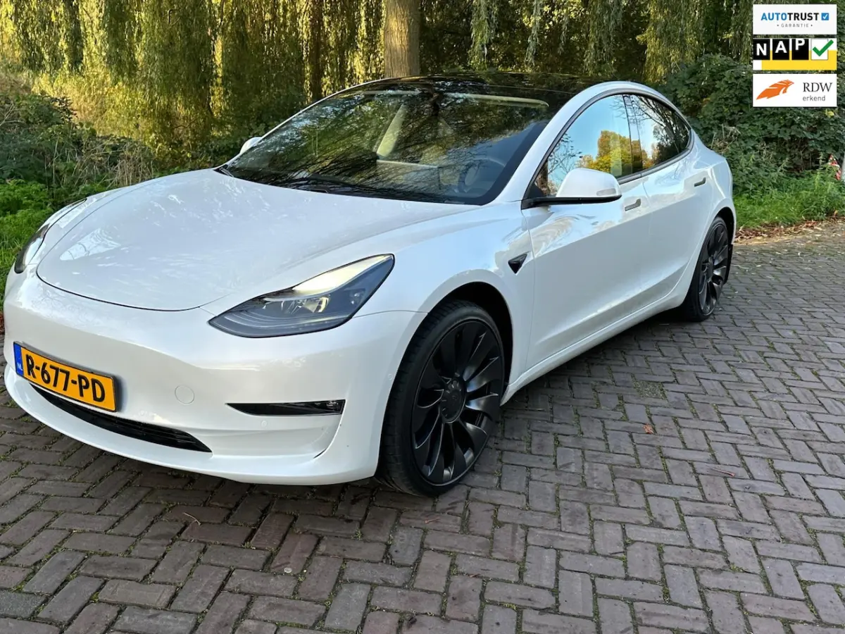 Performance 513 pk Carplay , autopilot 1 Eig. 32000 km b.j. 3-2021 20"lm sfeerverl. velgen