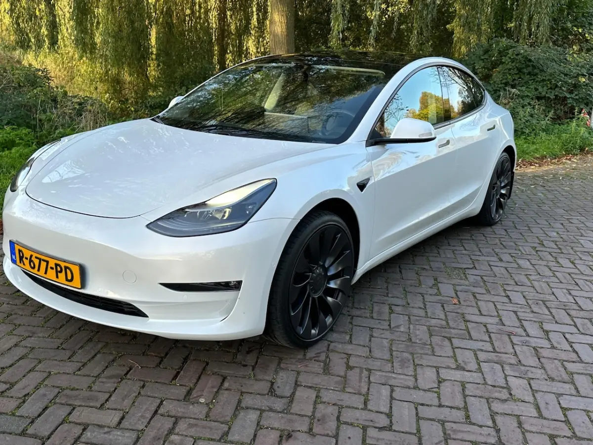 Performance 513 pk Carplay , autopilot 1 Eig. 32000 km b.j. 3-2021 20"lm sfeerverl. velgen