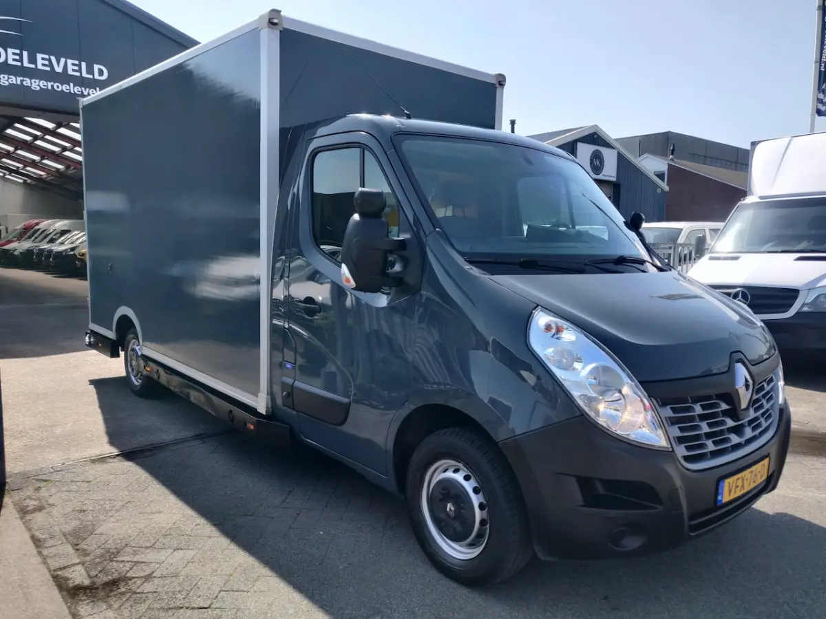 T35 2.3 dCi Bakwagen / LOWLINER Autom