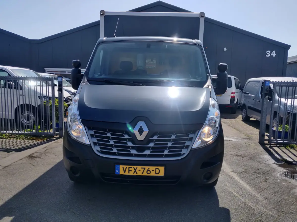 T35 2.3 dCi Bakwagen / LOWLINER Autom