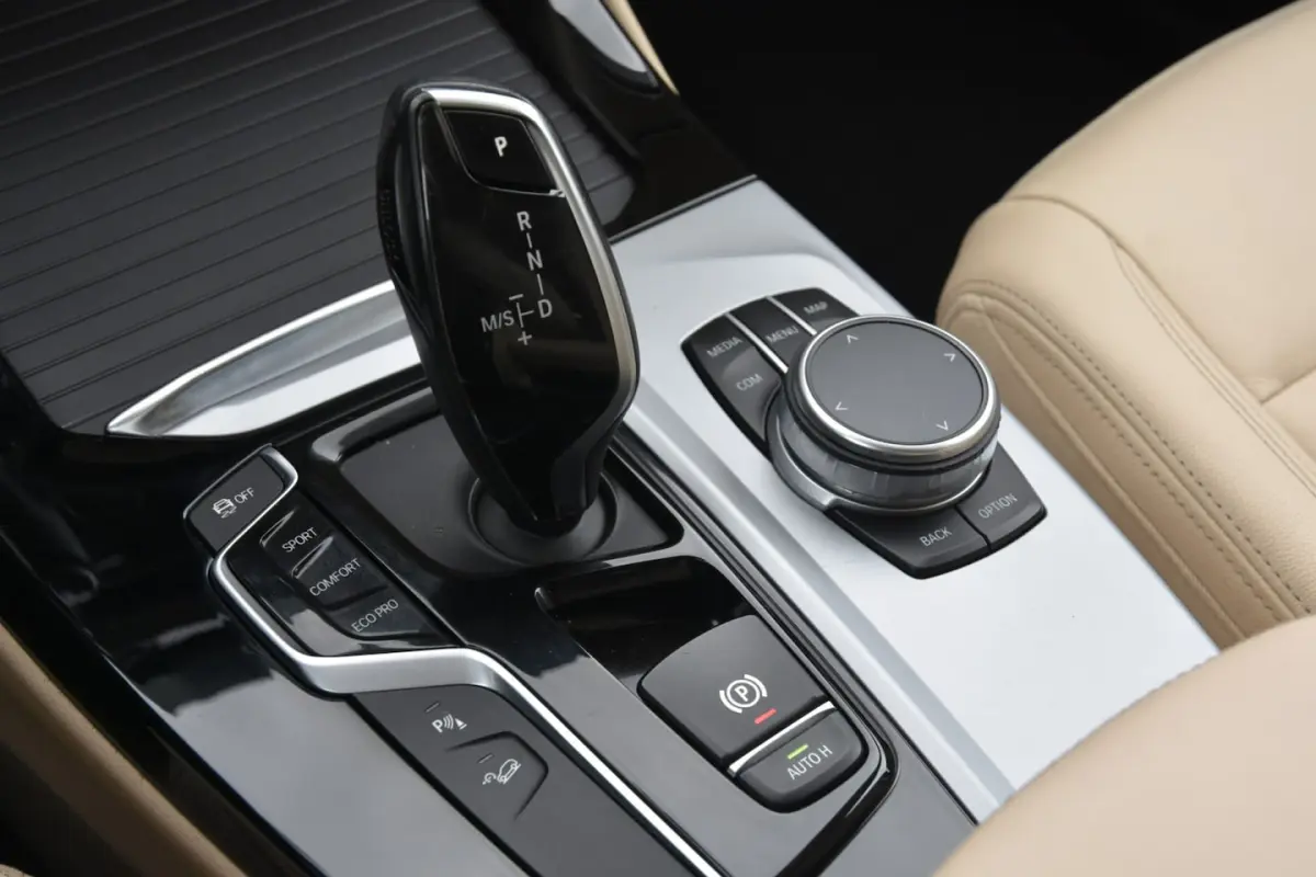 xDrive20i High Executive Edition | 20"LMV | TREKHAAK