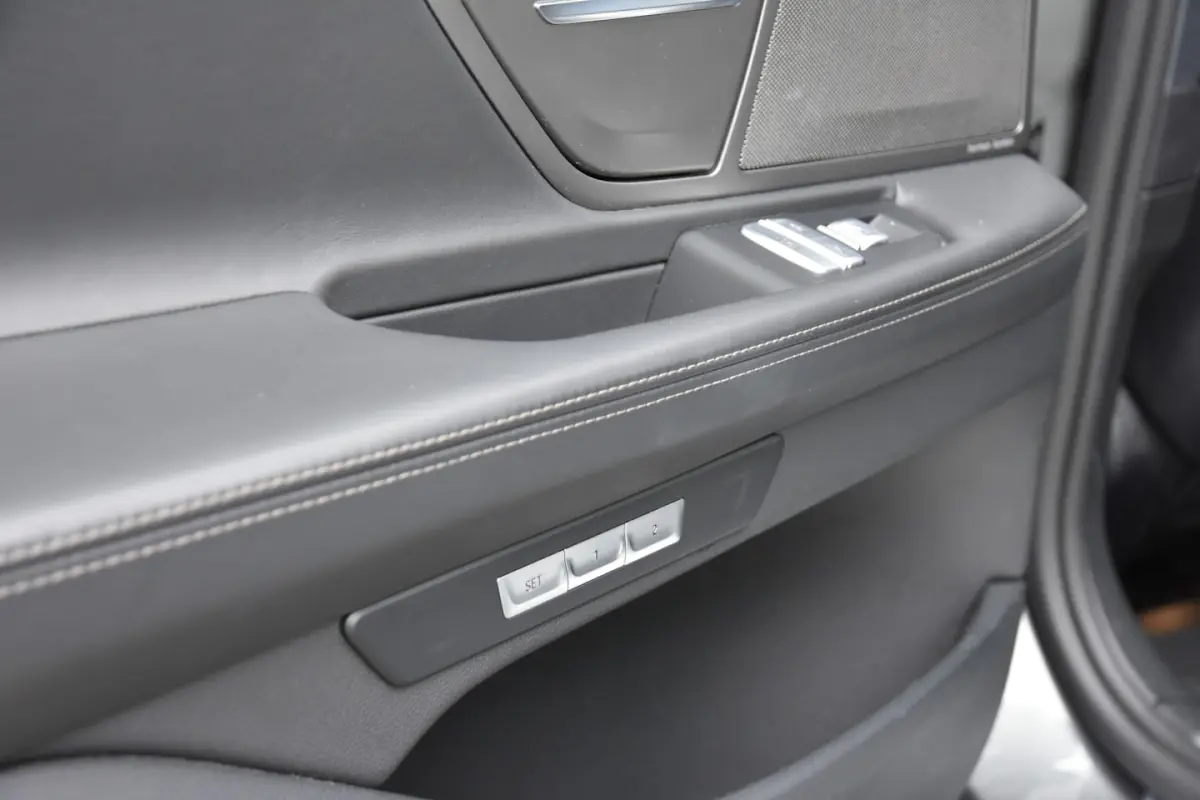 740e iPerformance High Executive 21'' BREYTON | VERLAAGD | MAXTON