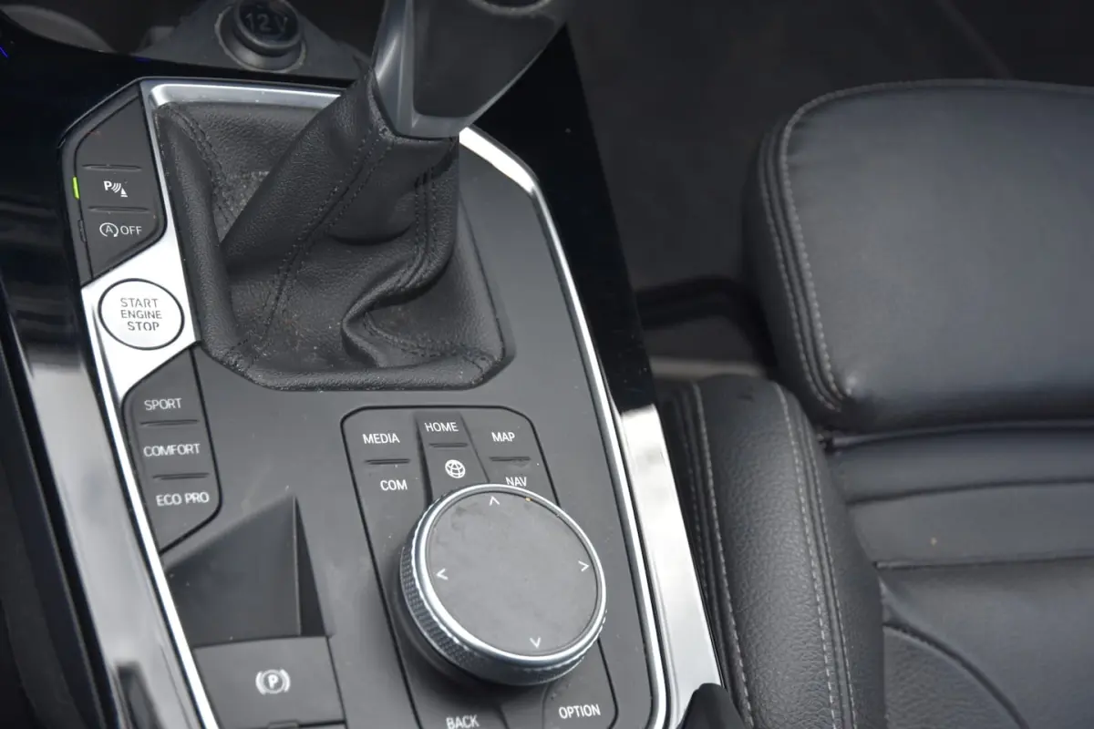 118i High Executive SPORTLINE | SPORTLEDER | TREKHAAK | STOEL/STUUR VERW