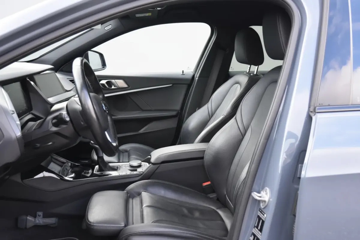 118i High Executive SPORTLINE | SPORTLEDER | TREKHAAK | STOEL/STUUR VERW