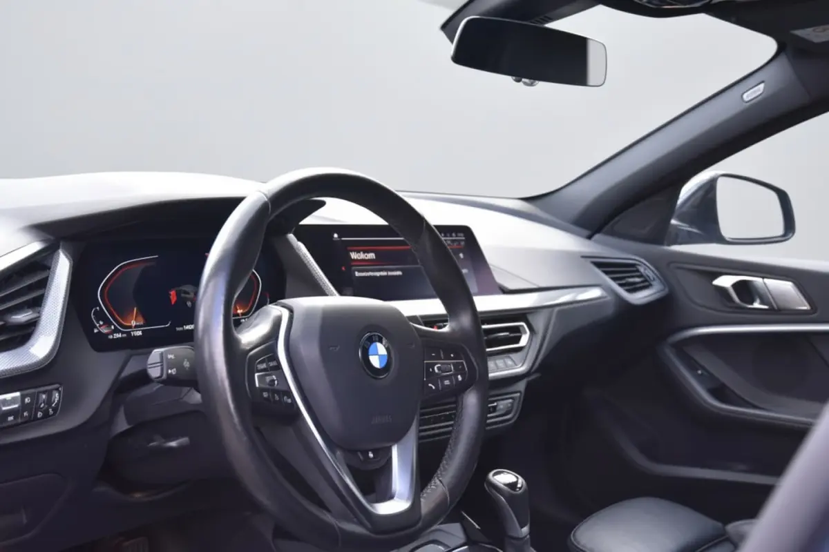 118i High Executive SPORTLINE | SPORTLEDER | TREKHAAK | STOEL/STUUR VERW