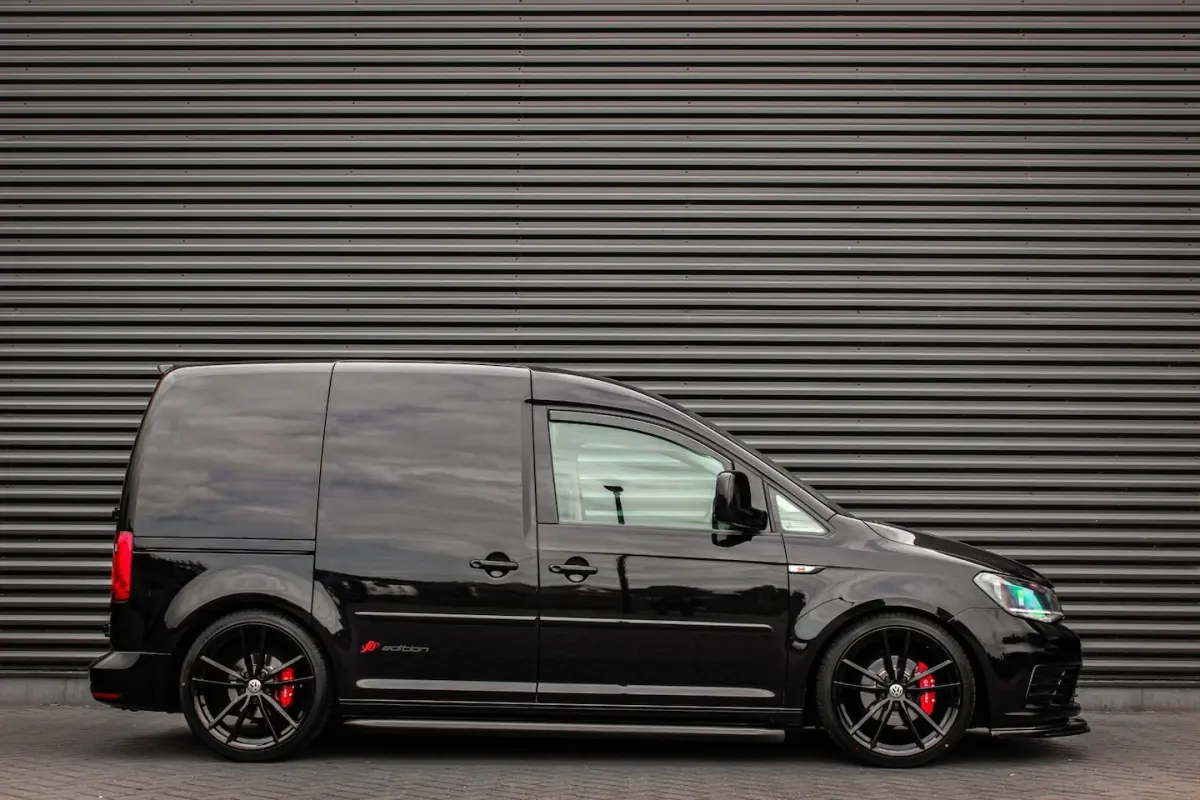 2.0 TDI 185PK JB- EDITION MARGE BTW VRIJ/ FULL BLACK / SCHROEFSET / LEDEREN BEKLEDING / NI