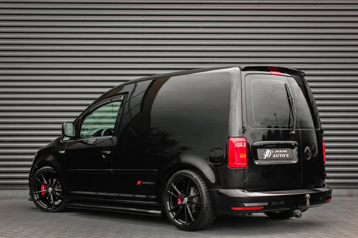 2.0 TDI 185PK JB- EDITION MARGE BTW VRIJ/ FULL BLACK / SCHROEFSET / LEDEREN BEKLEDING / NI