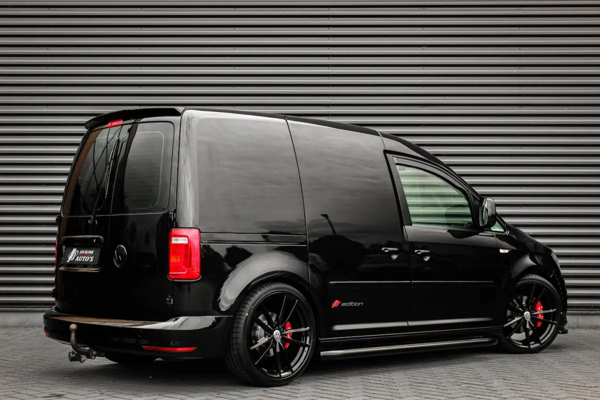 2.0 TDI 185PK JB- EDITION MARGE BTW VRIJ/ FULL BLACK / SCHROEFSET / LEDEREN BEKLEDING / NI