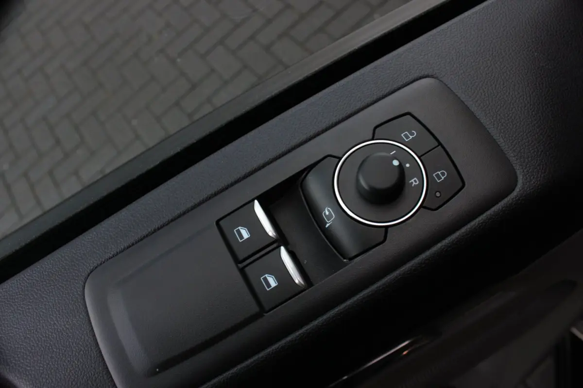 320 2.0 TDCI L2H1 MS-RT DC AWD DUBBEL CABINE BPM VRIJ / KUIPSTOELEN / DIRECT RIJDEN / NAVI