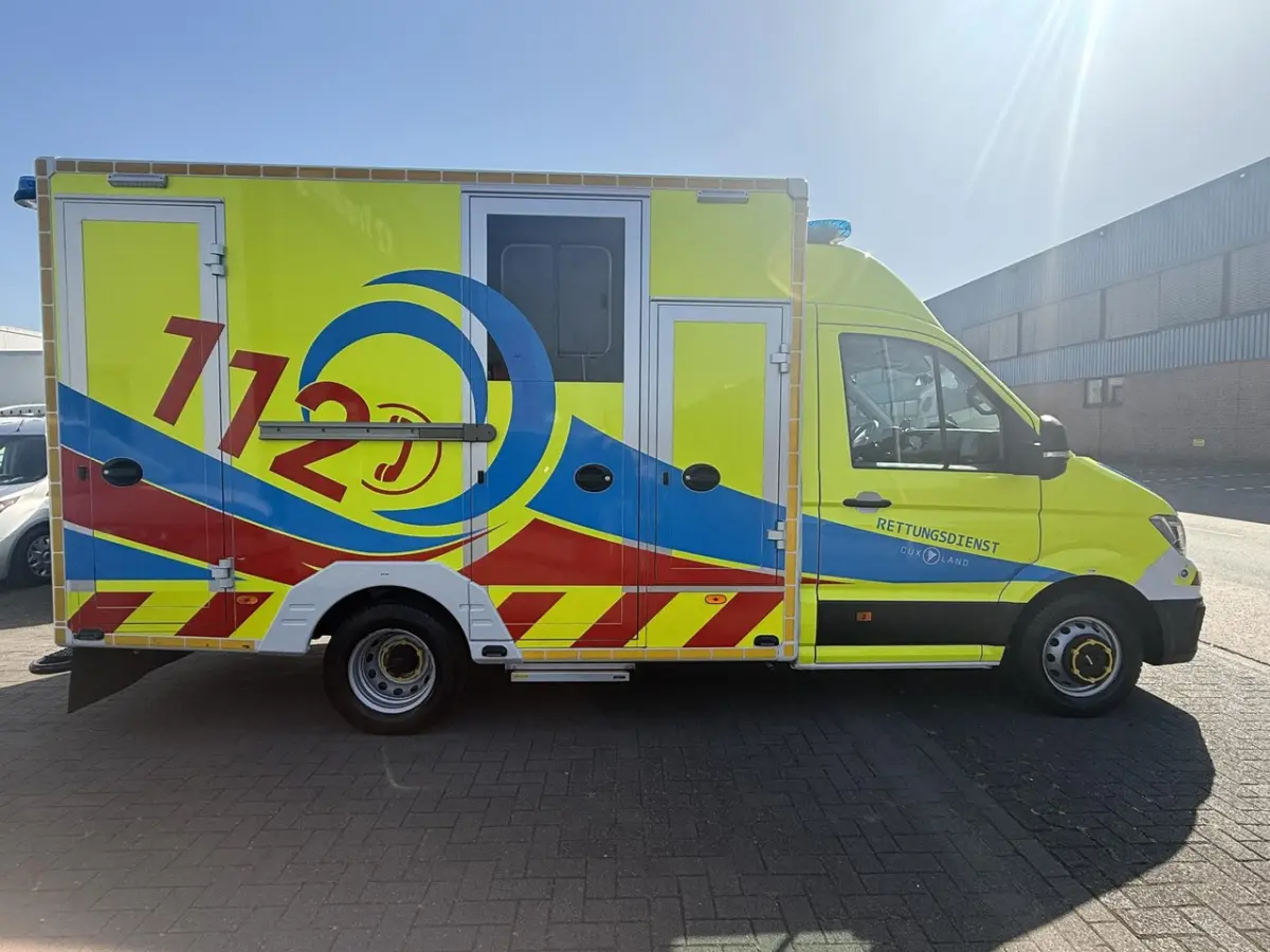 180 50 180pk Automaat 50 AMBULANCE INCL STRYKER BRANCARD VB Luchtvering