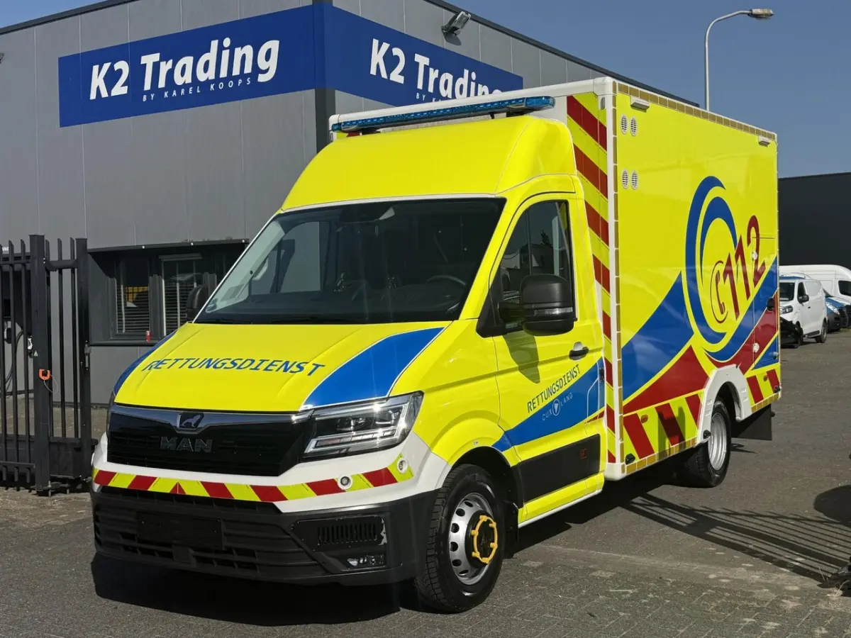 180 50 180pk Automaat 50 AMBULANCE INCL STRYKER BRANCARD VB Luchtvering