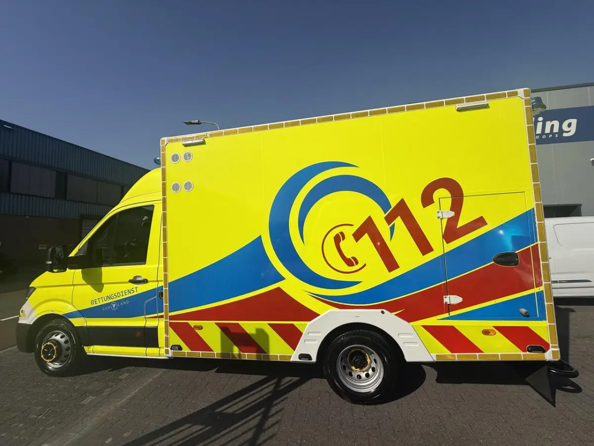 180 50 180pk Automaat 50 AMBULANCE INCL STRYKER BRANCARD VB Luchtvering