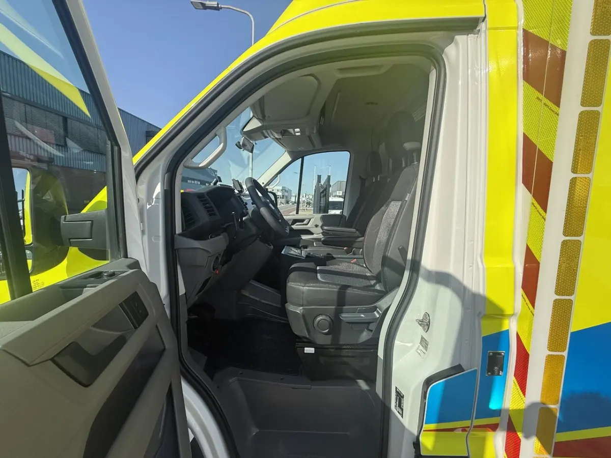 180 50 180pk Automaat 50 AMBULANCE INCL STRYKER BRANCARD VB Luchtvering