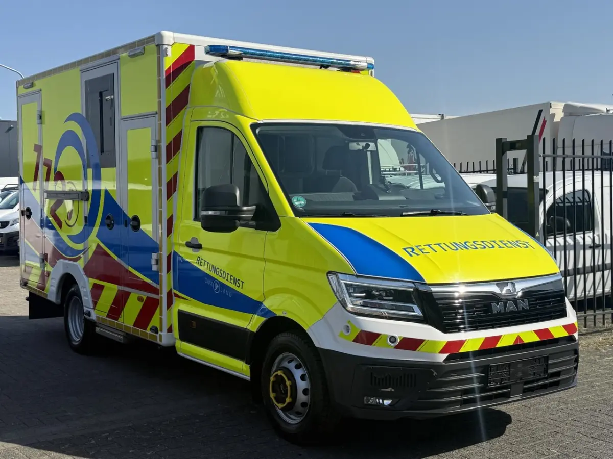 180 50 180pk Automaat 50 AMBULANCE INCL STRYKER BRANCARD VB Luchtvering