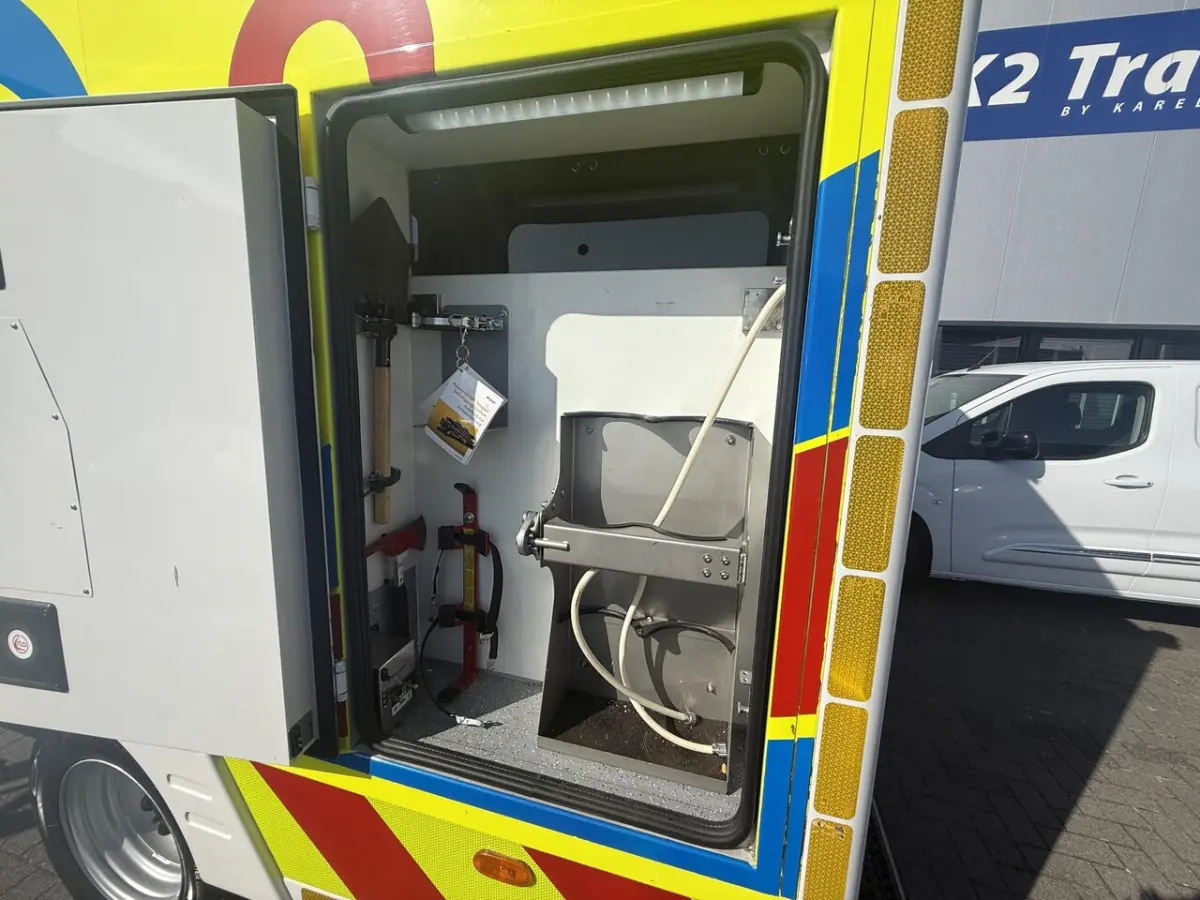 180 50 180pk Automaat 50 AMBULANCE INCL STRYKER BRANCARD VB Luchtvering