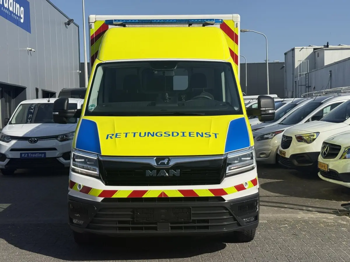 180 50 180pk Automaat 50 AMBULANCE INCL STRYKER BRANCARD VB Luchtvering