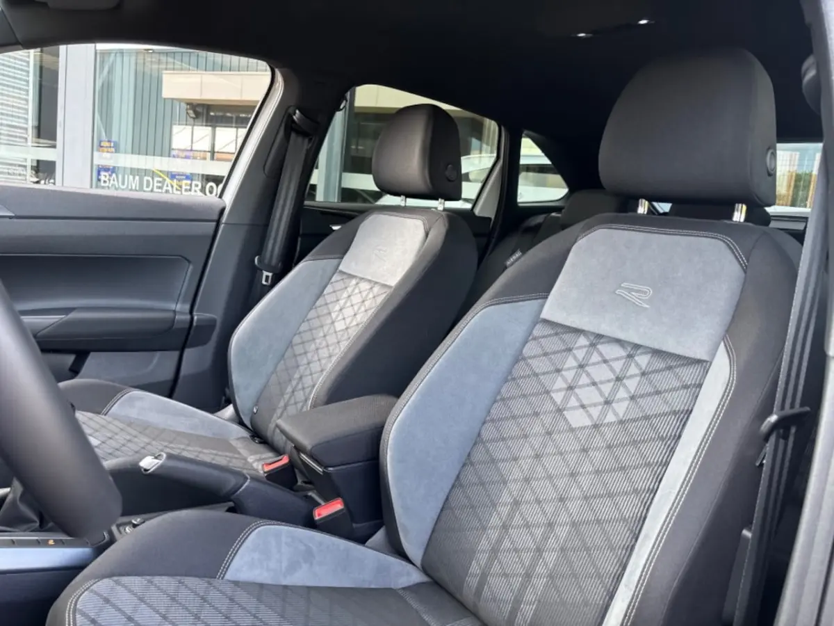 1.0 TSI R-LINE AIRCO NAVI CARPLAY PDC STOELVERW