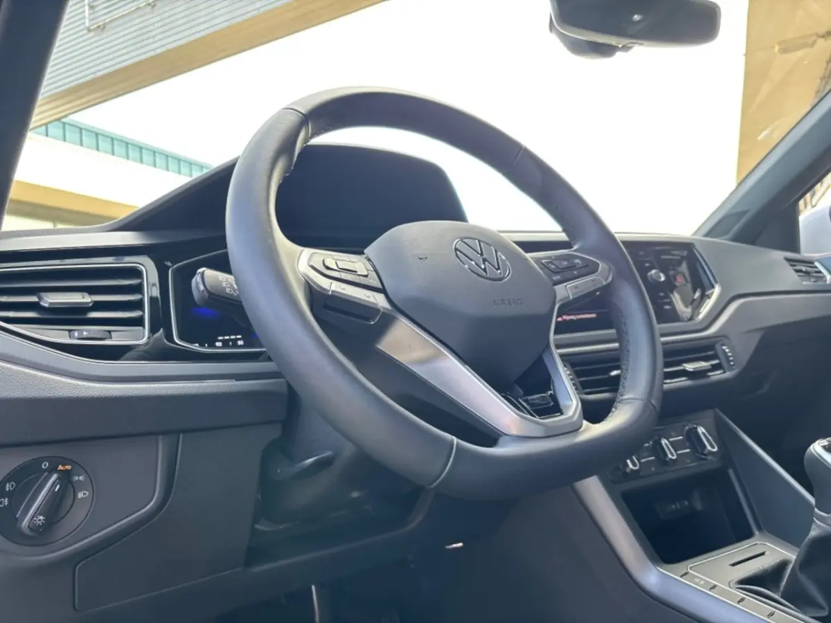 1.0 TSI R-LINE AIRCO NAVI CARPLAY PDC STOELVERW