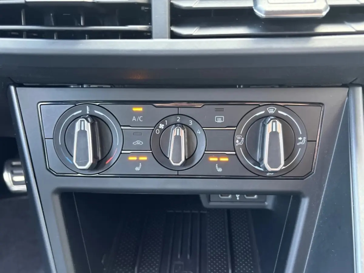 1.0 TSI R-LINE AIRCO NAVI CARPLAY PDC STOELVERW