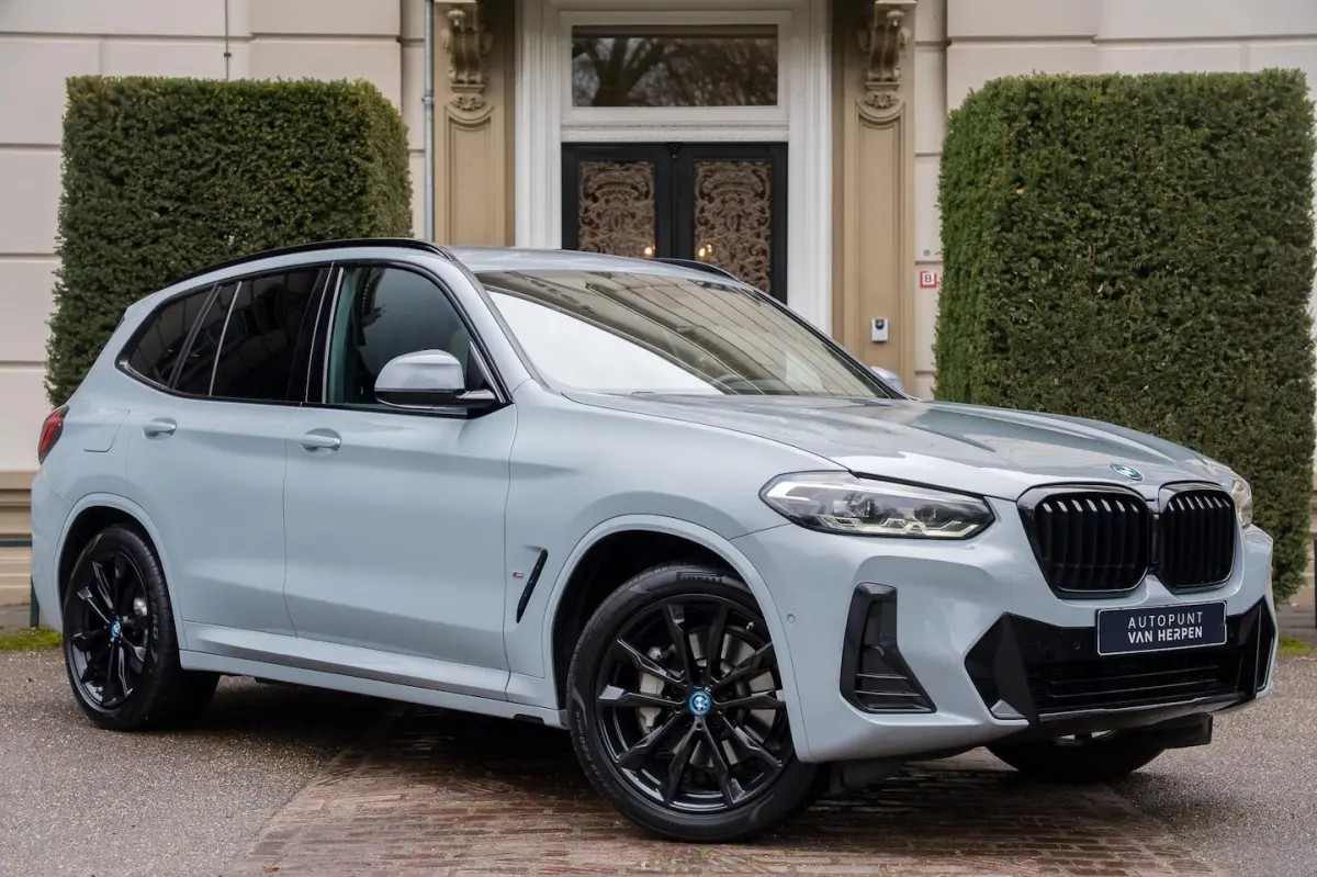 xDrive30e High Executive M-SPORT | KEYLESS | CAMERA | 20 INCH | SHADOWLINE | CARPLAY