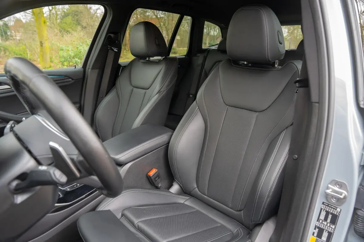 xDrive30e High Executive M-SPORT | KEYLESS | CAMERA | 20 INCH | SHADOWLINE | CARPLAY