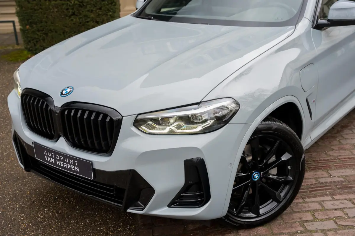 xDrive30e High Executive M-SPORT | KEYLESS | CAMERA | 20 INCH | SHADOWLINE | CARPLAY