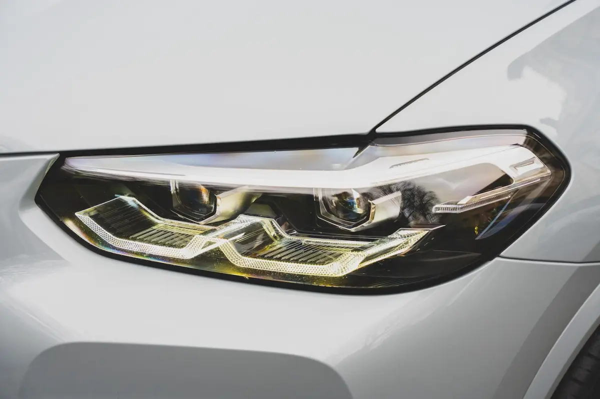 xDrive30e High Executive M-SPORT | KEYLESS | CAMERA | 20 INCH | SHADOWLINE | CARPLAY