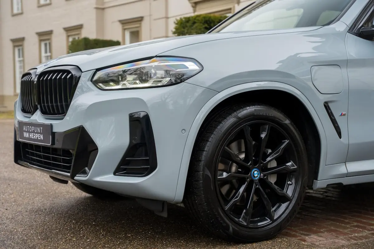 xDrive30e High Executive M-SPORT | KEYLESS | CAMERA | 20 INCH | SHADOWLINE | CARPLAY