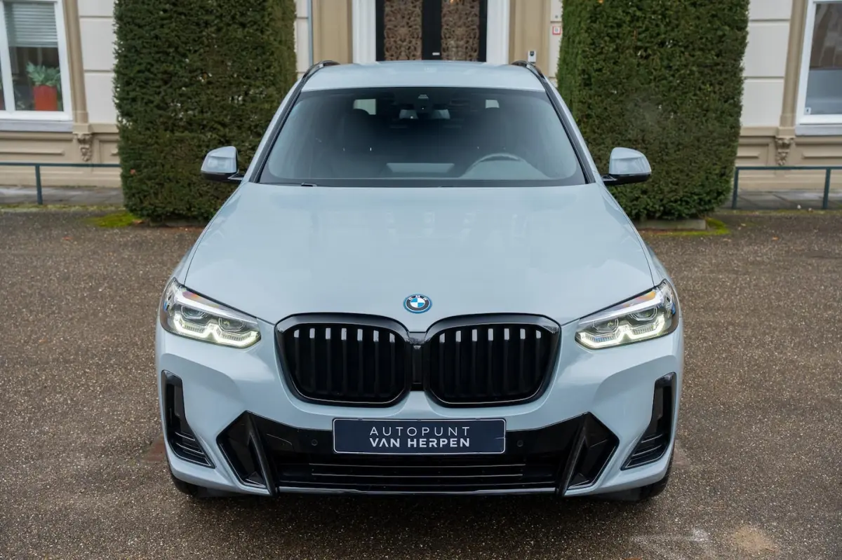 xDrive30e High Executive M-SPORT | KEYLESS | CAMERA | 20 INCH | SHADOWLINE | CARPLAY