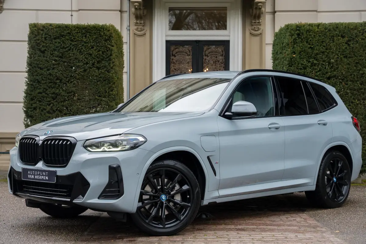xDrive30e High Executive M-SPORT | KEYLESS | CAMERA | 20 INCH | SHADOWLINE | CARPLAY
