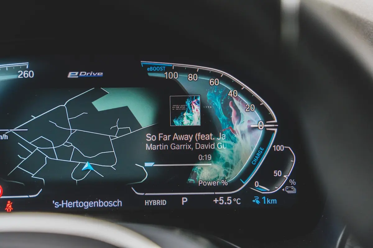 xDrive30e High Executive M-SPORT | KEYLESS | CAMERA | 20 INCH | SHADOWLINE | CARPLAY