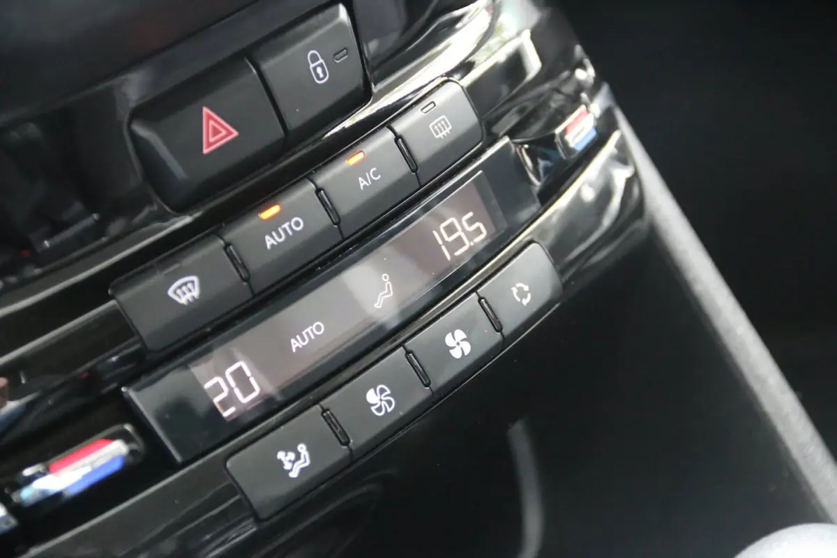 1.2 PureTech Allure AUTOMAAT NL-AUTO NAP
