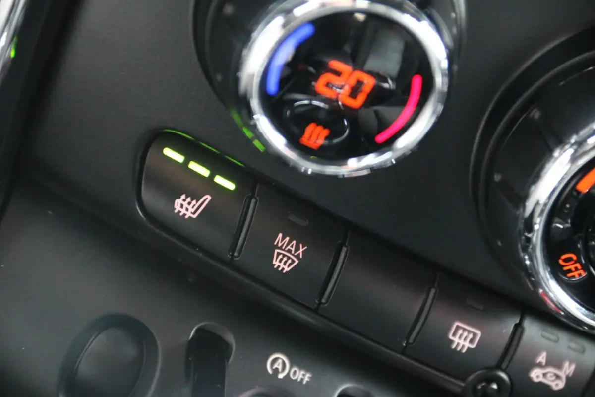 1.5 Cooper Chili Serious Business AUTOMAAT NL-AUTO NAP