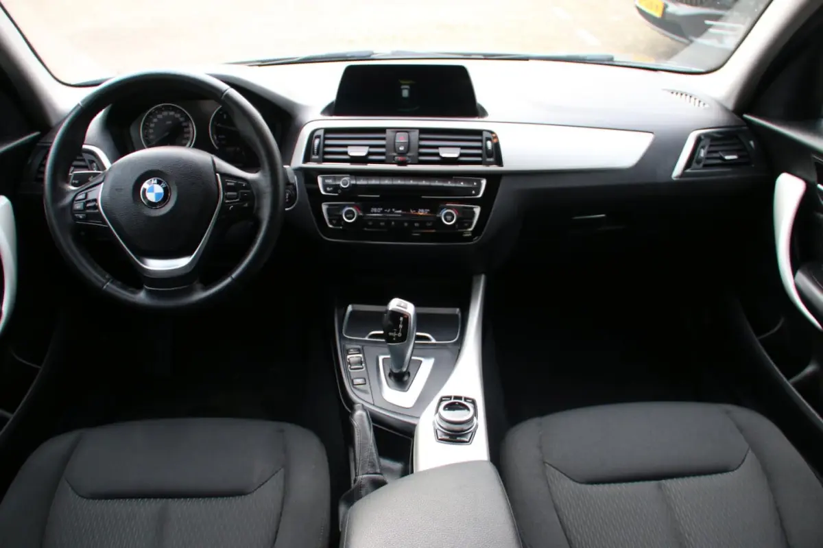 118i Corporate Lease Executive AUTOMAAT NL-AUTO NAP