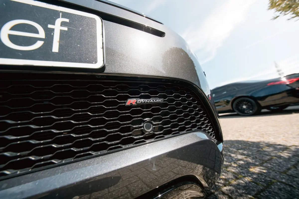 P300e AWD R-Dynamic HSE aut. Pan.dak | mer. soundsystem | black-line