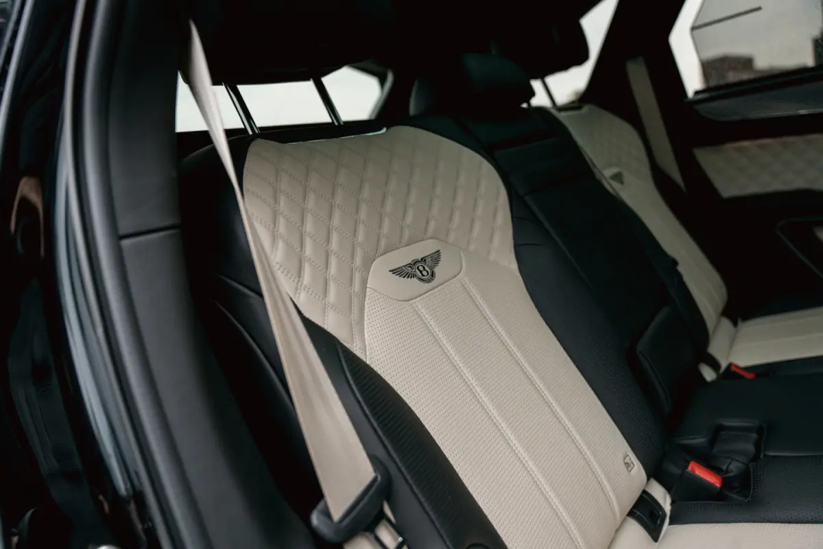 3.0 V6 Hybrid Black edition | BTW-auto Pan. dak | Entertainment systeem | NL-auto