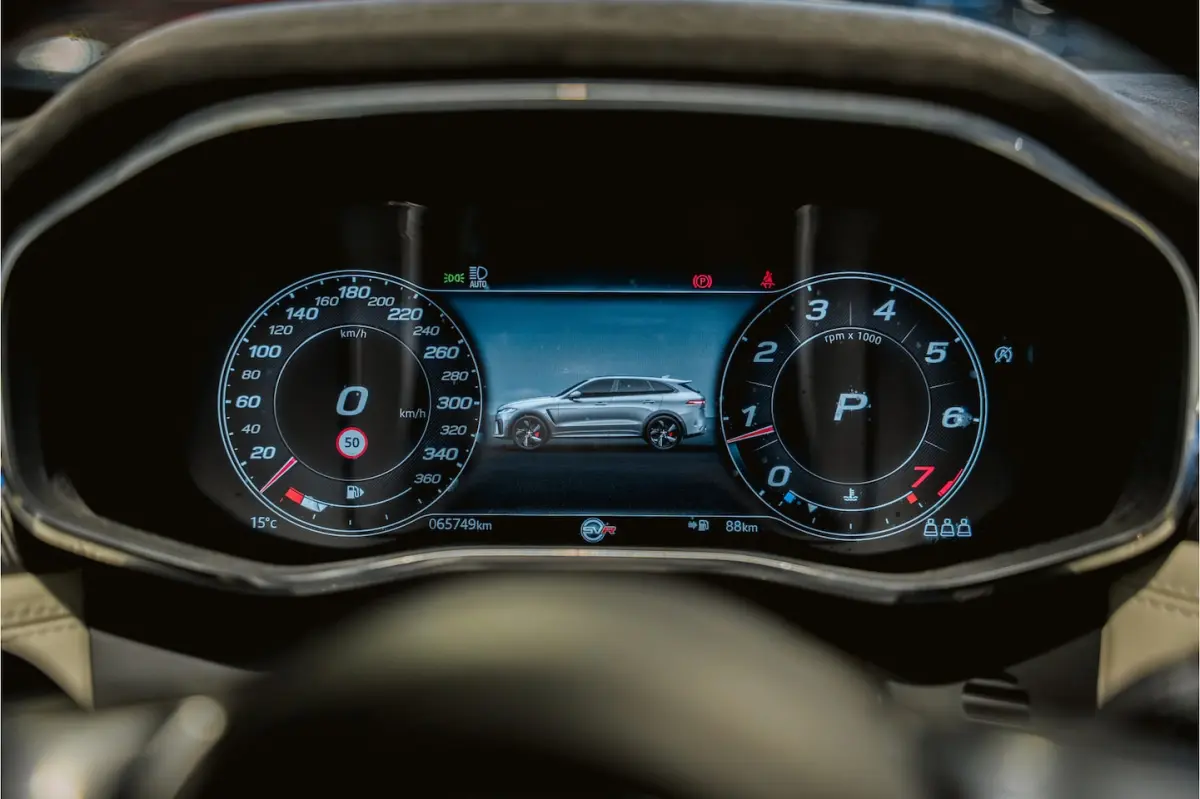 SVR 5.0 P550 V8 NL-auto, Pan.dak, Meridian soundsystem Full-Option